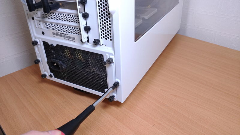 自作PC 掃除 ケースのフタの開け方 1