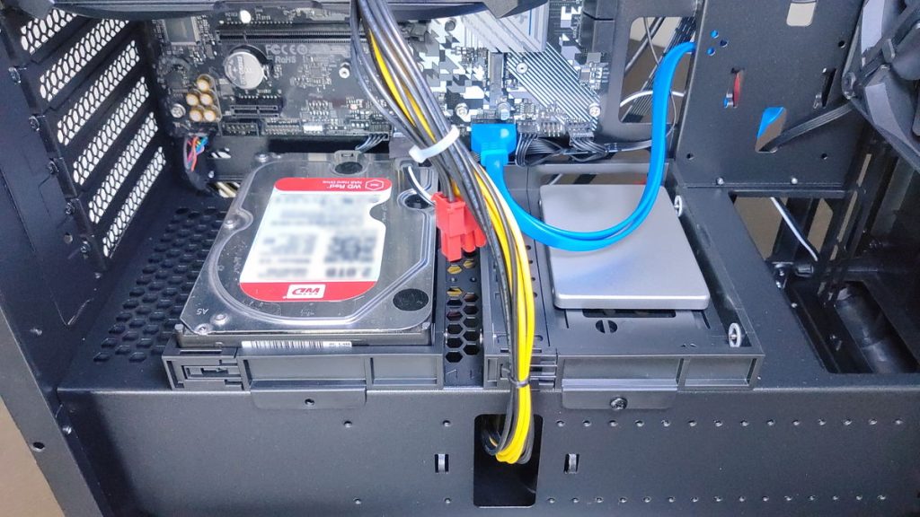 マザーボード SATA 標準SATA 3